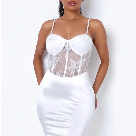 Women’s Clothing - Picture 3 of 16